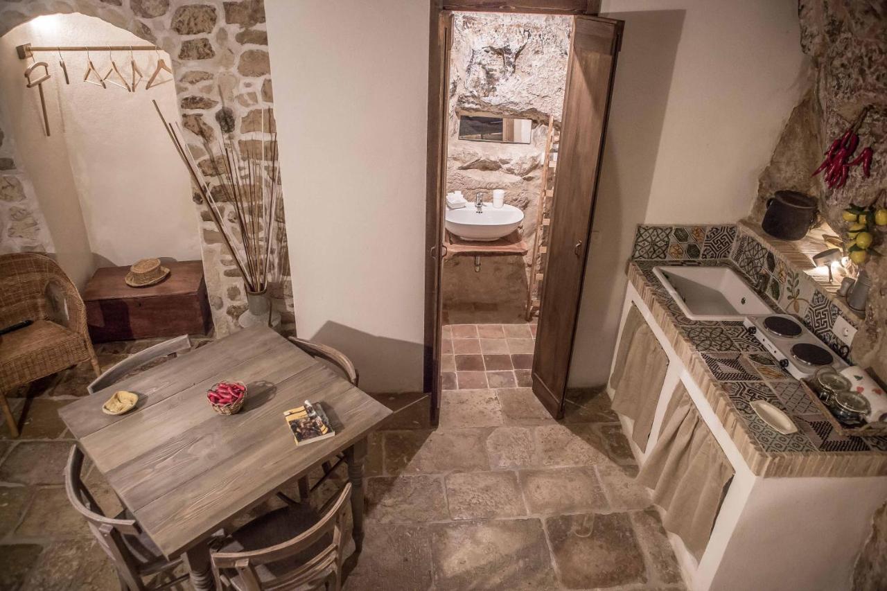 Case-Grotte Degli Avi, Esperienza Abitativa In Grotta Modica Exterior foto